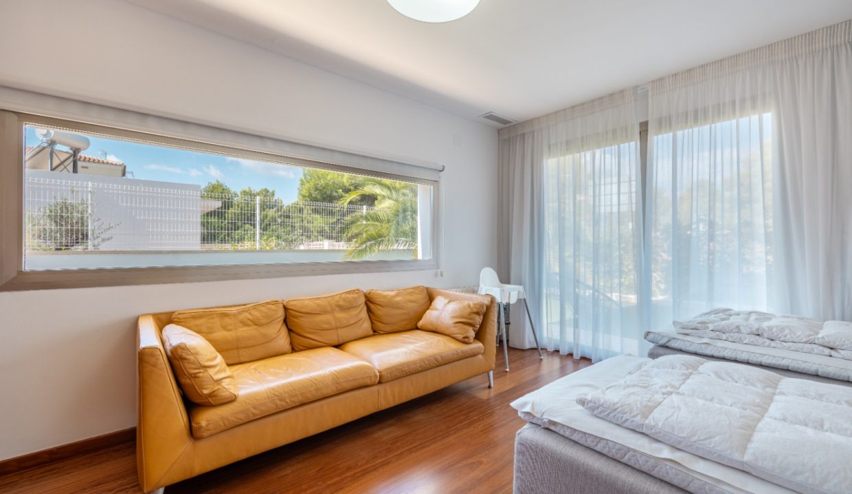 Promoción Villa con irradia elegancia y lujo moder, obra nueva en La Nucía (Revista)