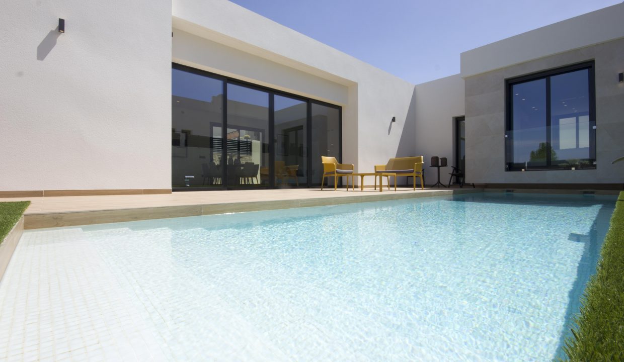 Promoción Villas Maestras, obra nueva en Rojales (Revista)