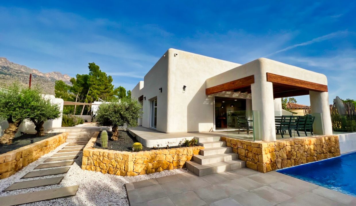 Promoción Maravilloso chalet de estilo ibicenco, obra nueva en Altea (Revista)