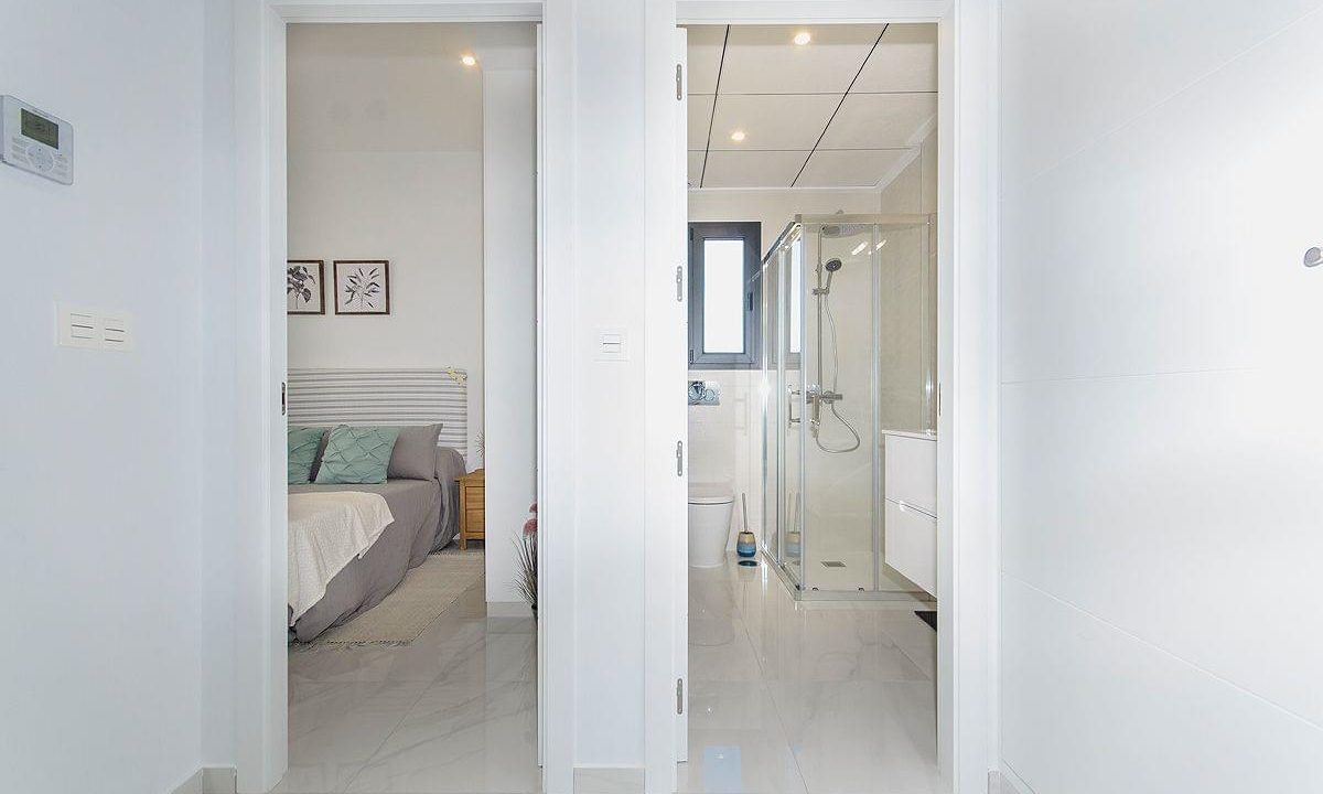 Promoción Casas Blancas de Vistabella, obra nueva en Entrenaranjos (Revista)