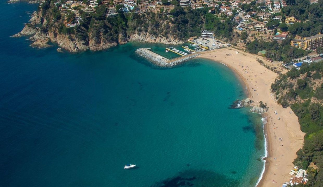 Promoción Urbanización Font de Sant Llorenç, obra nueva en Canyelles (Revista)