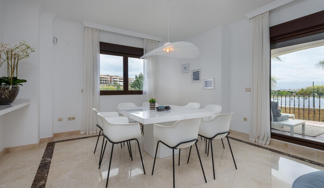 Promoción AZATA GOLF VILLAS, obra nueva en Estepona (Revista)