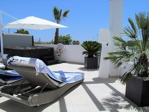 Promoción Hermoso apartamento con amplias terrazas, obra nueva en Casares (Revista)