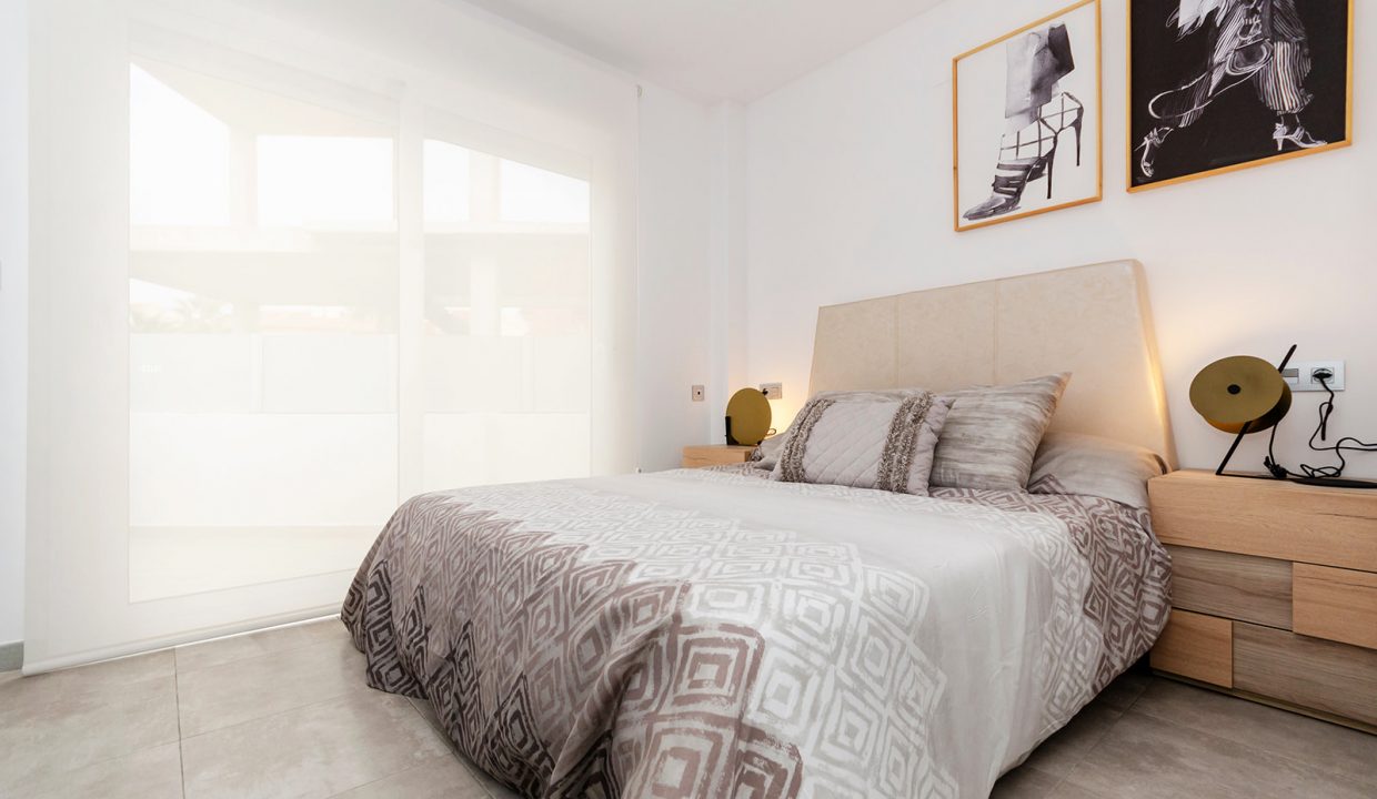 Promoción LAGUNA ROSA VILLAS, obra nueva en Torrevieja (Revista)