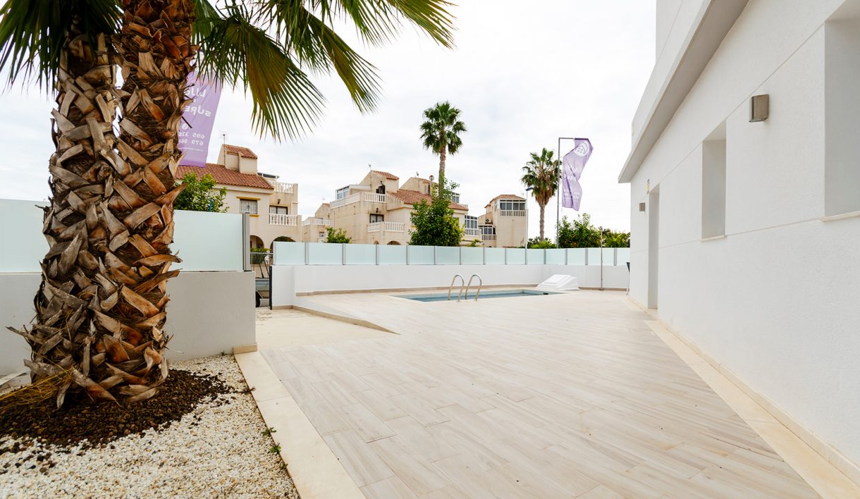 Promoción LAGUNA ROSA VILLAS, obra nueva en Torrevieja (Revista)