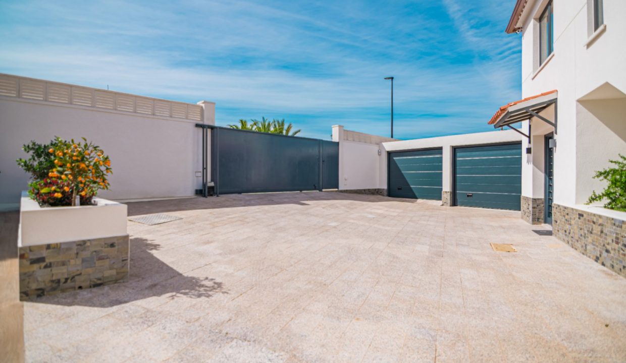 Promoción Villa con maravilloso jardín, obra nueva en l'Albir (Revista)