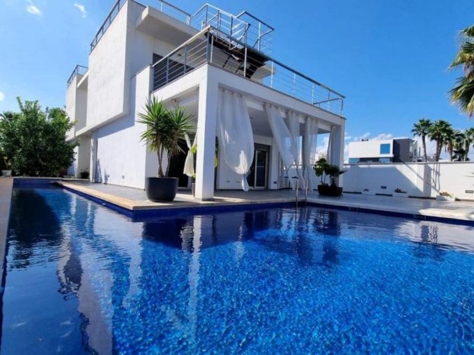 Promoción Moderna villa independiente, obra nueva en Benidorm (Revista)