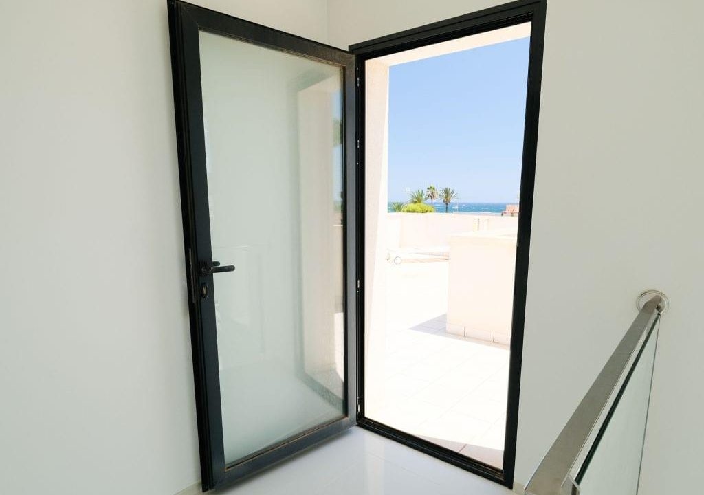 Promoción Villa de lujo cerca del mar, obra nueva en Torrevieja (Revista)