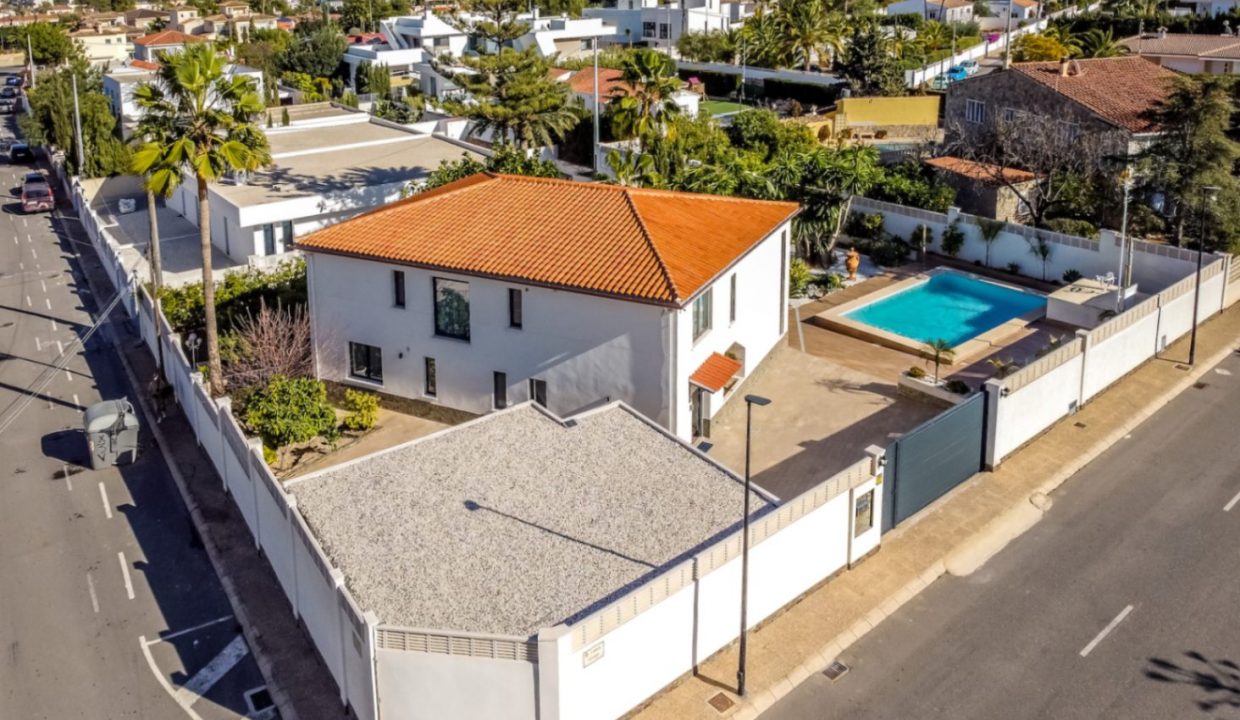 Promoción Villa con maravilloso jardín, obra nueva en l'Albir (Revista)