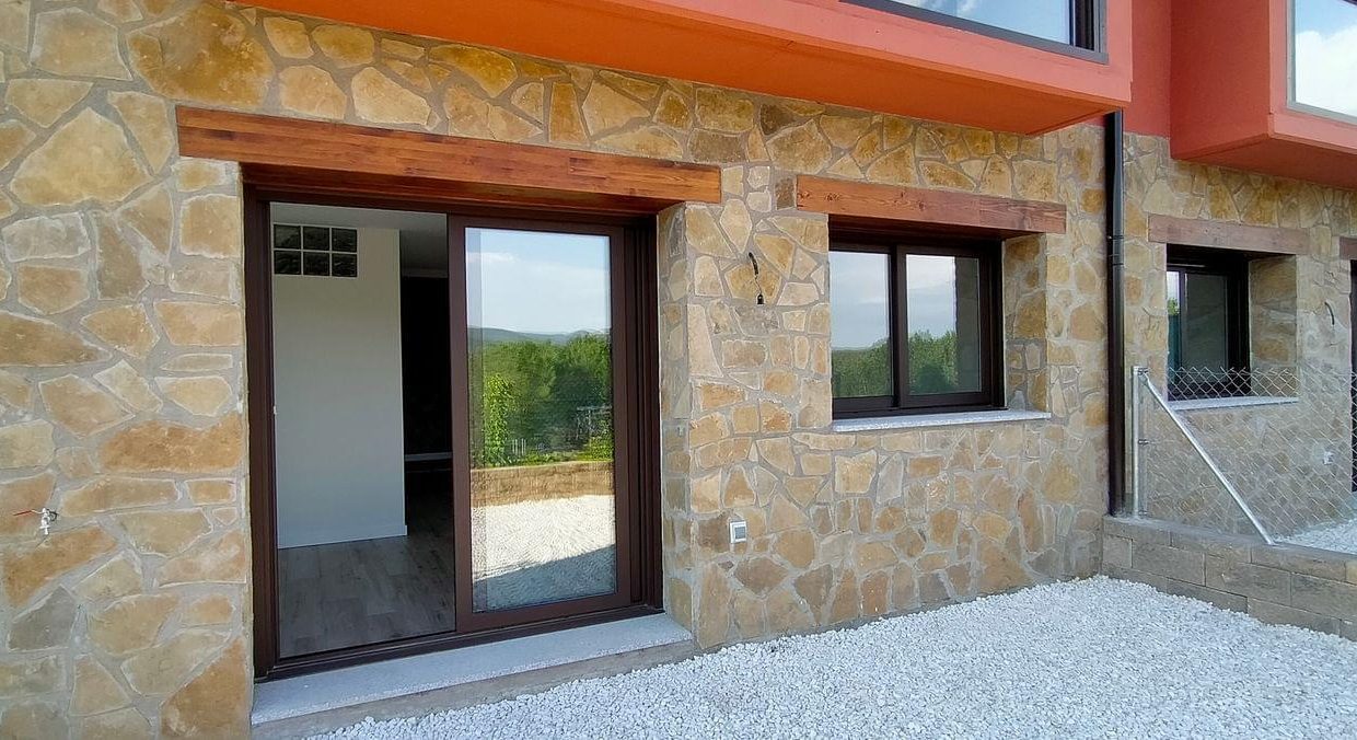 Promoción Lago de Barasona, Prepirineo Aragones, obra nueva en Lago de Barasona (Revista)