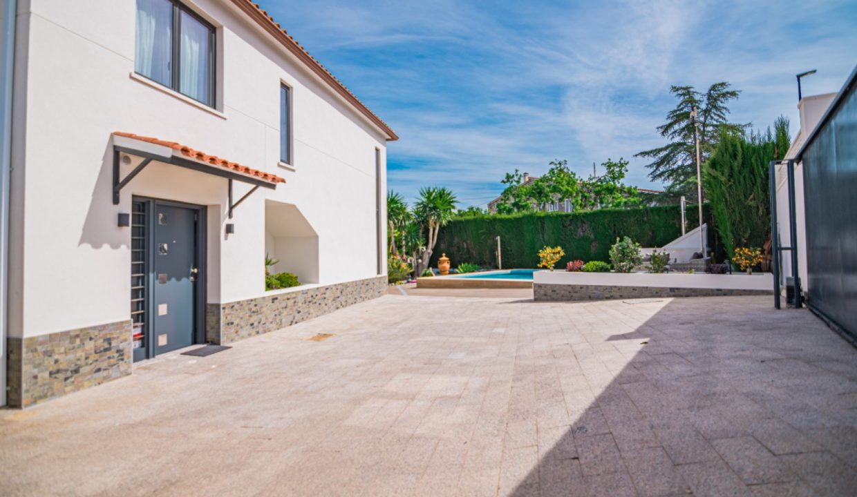 Promoción Villa con maravilloso jardín, obra nueva en l'Albir (Revista)
