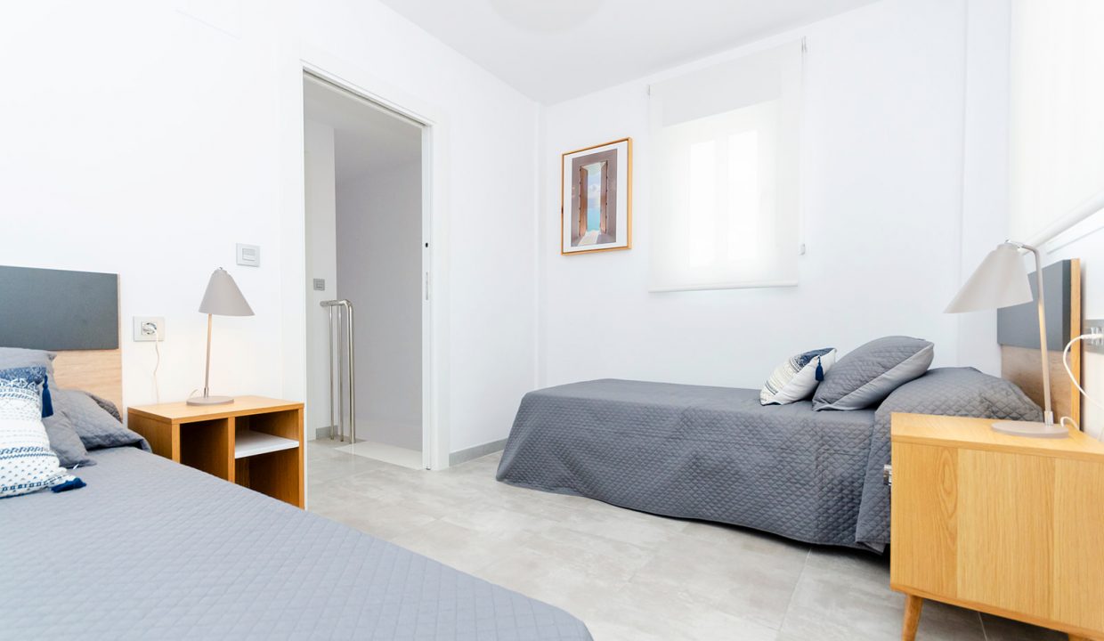 Promoción LAGUNA ROSA VILLAS, obra nueva en Torrevieja (Revista)