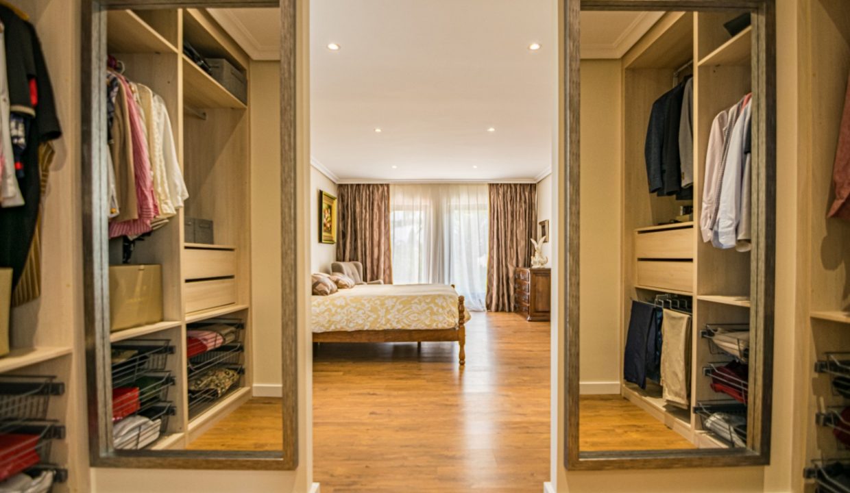 Promoción Villa con maravilloso jardín, obra nueva en l'Albir (Revista)