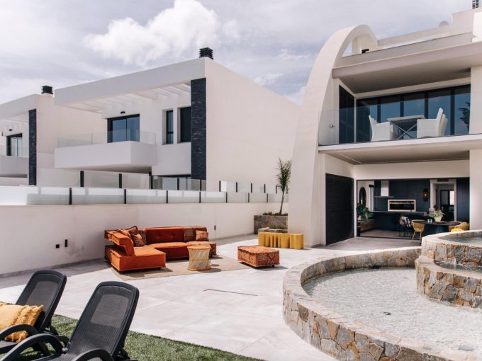Promoción Residencial Oceanic, obra nueva en Rojales (Revista)
