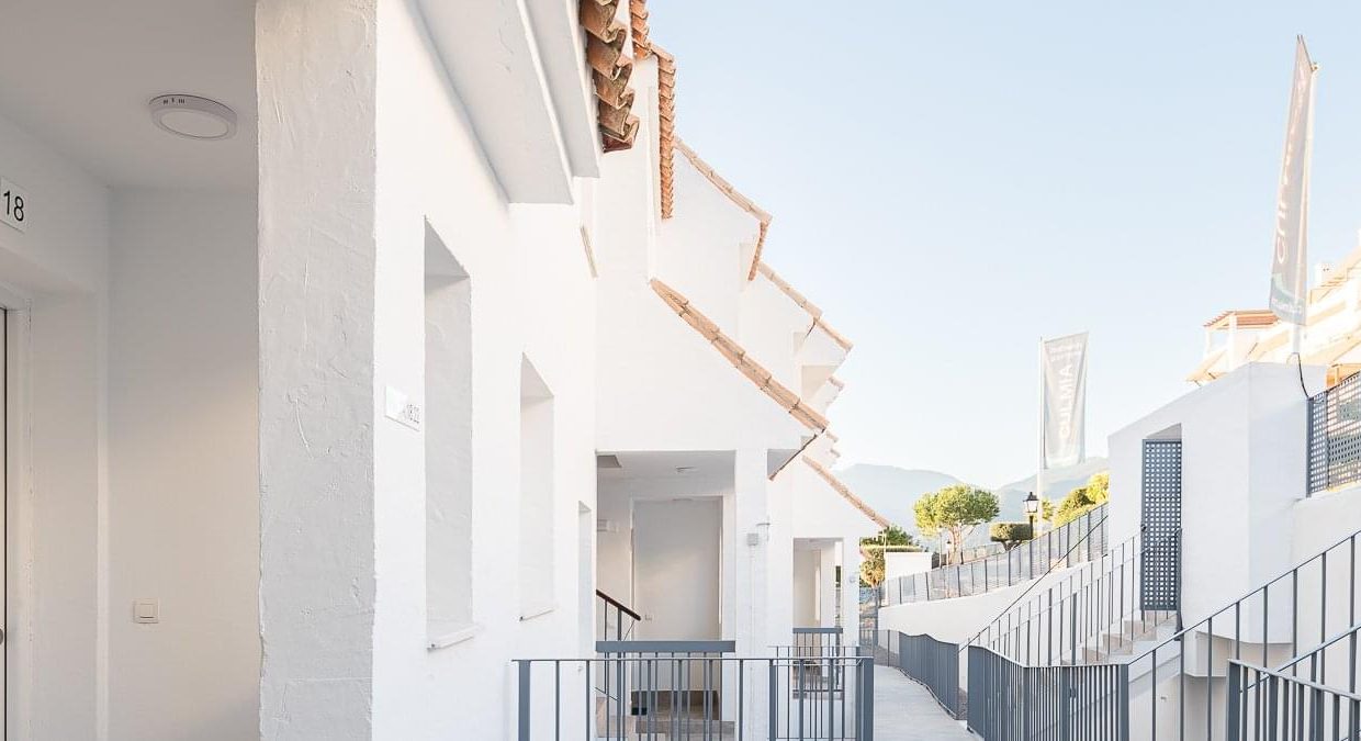 Promoción Culmia Blue Views Istán, obra nueva en Balcones del Lago (Revista)