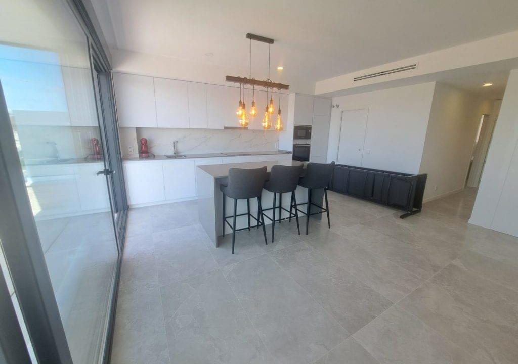 Promoción Apartamento moderno con terraza soleada, obra nueva en Finestrat (Revista)