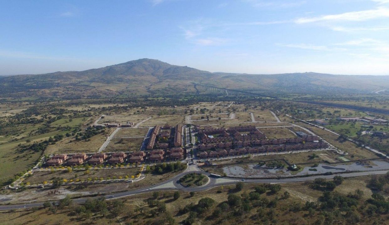 Promoción Urbanización “Los Pinarejos”, obra nueva en Miraflores de la Sierra (Revista)