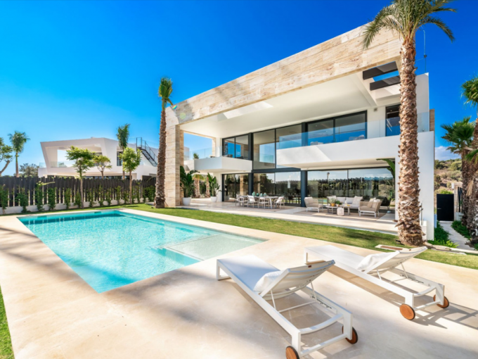 Promoción Villa esplendor moderno y exclusivo, obra nueva en Marbella (Revista)