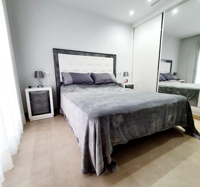 Promoción Magnifico chalet con solárium, obra nueva en Benijófar (Revista)