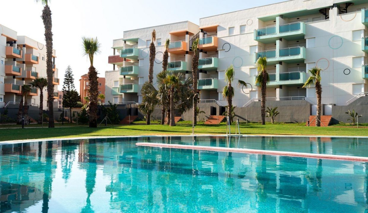 Promoción Palm Beach Golf Almerilmar, obra nueva en Almerimar (Revista)