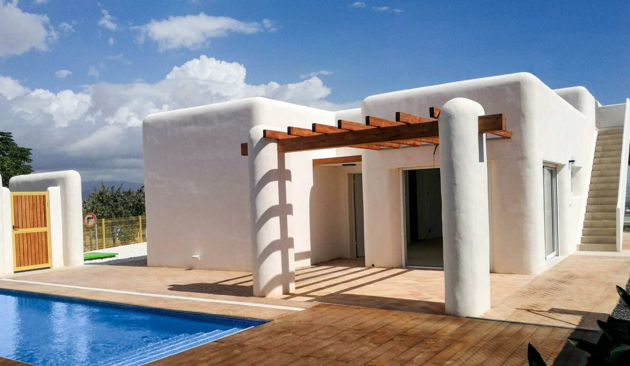 Promoción Encantadora residencia de estilo ibicenco, obra nueva en Chirles (Revista)