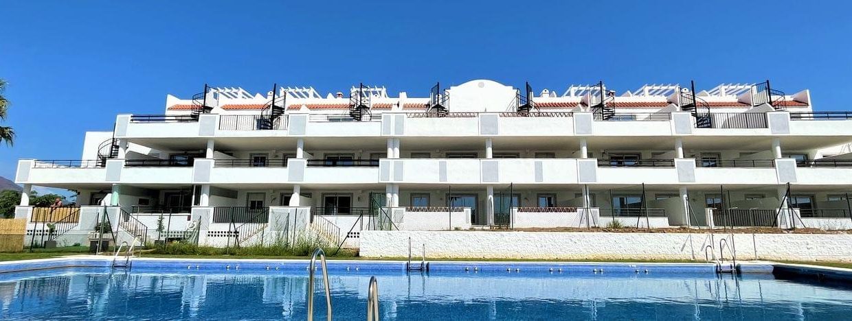 Promoción Doña Julia Golf Views, obra nueva en Casares (Revista)