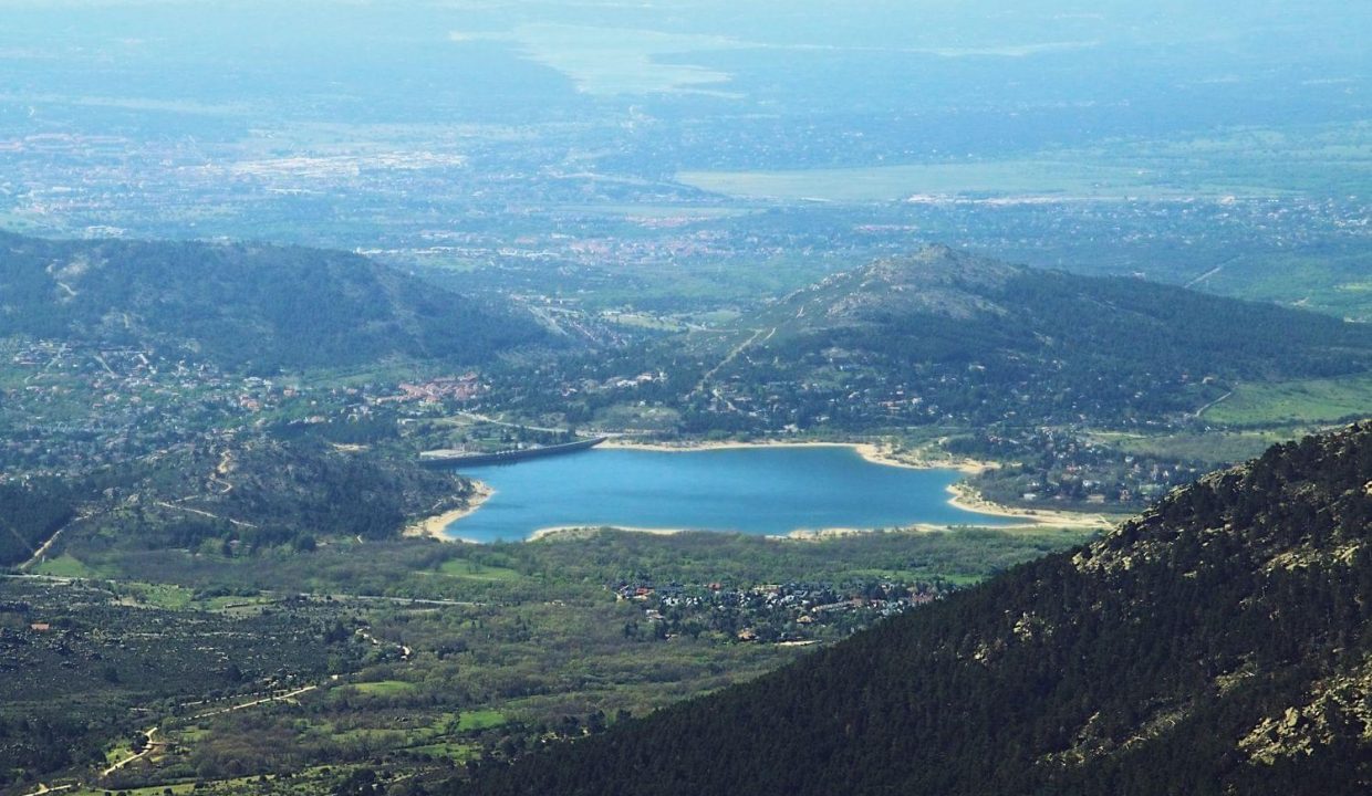 Promoción Nava del Corzo, obra nueva en Navacerrada (Revista)