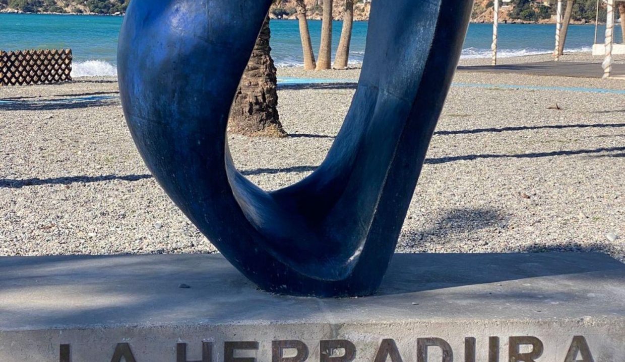 Promoción Urb. Valdemar, obra nueva en La Herradura (Revista)