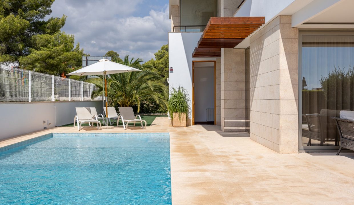 Promoción Villa con irradia elegancia y lujo moder, obra nueva en La Nucía (Revista)