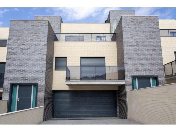 Promoción Casa unifamiliar en venta en Avenida de la Legua, Valparaíso-La Legua (Toledo), obra nueva en Toledo (Revista)