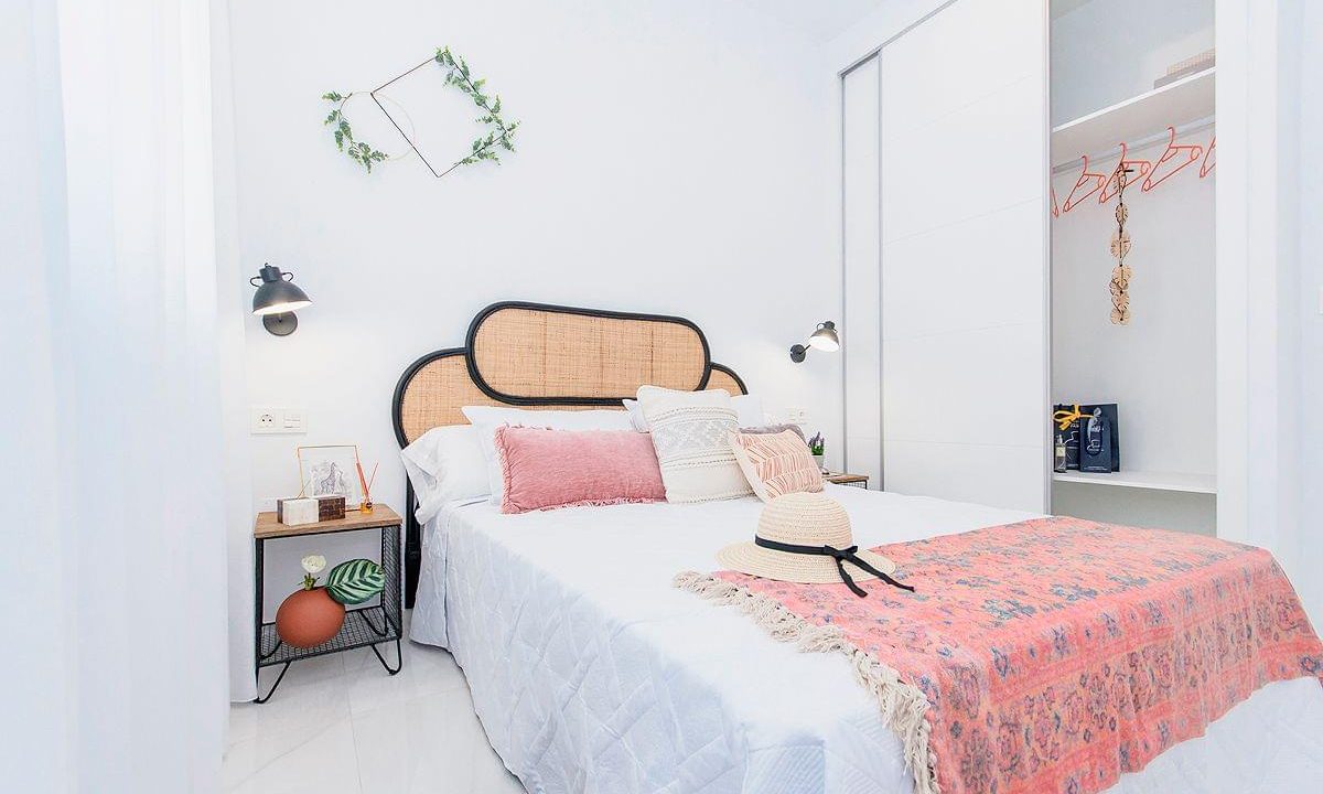 Promoción Casas Blancas de Vistabella, obra nueva en Entrenaranjos (Revista)