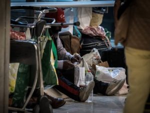 Madrid authorities stop the nights of the homeless at the Barahas airport: new support measures