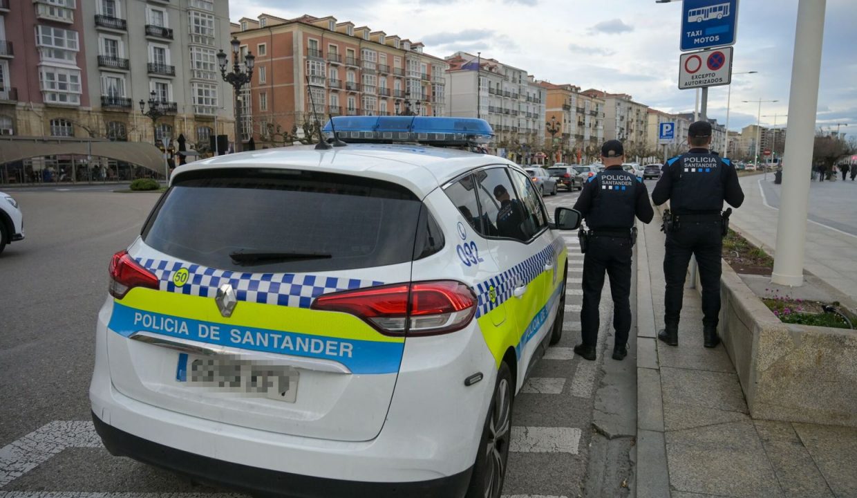 Молодой мужчина задержан в Сантьяго за неподобающее поведение с 15-летней девочкой