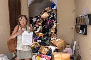 Escándalo con desalojo: las cosas se tiran, viviendas bajo amenaza
